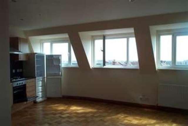  Image of 2 Bedroom Flat  To Rent at Portsmouth, PO2 8AE