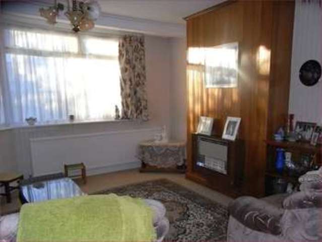  Image of 3 Bedroom Semi-Detached  For Sale at Leeside  Barnet, EN5 2PD
