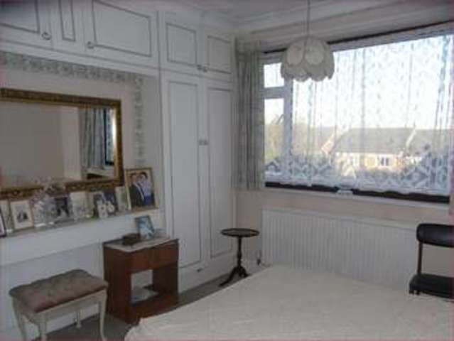  Image of 3 Bedroom Semi-Detached  For Sale at Leeside  Barnet, EN5 2PD