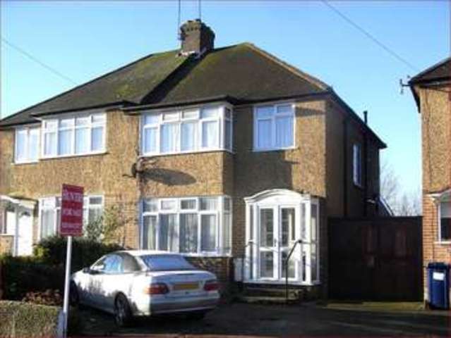  Image of 3 Bedroom Semi-Detached  For Sale at Leeside  Barnet, EN5 2PG