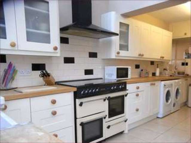  Image of 3 Bedroom Semi-Detached  For Sale at Leeside  Barnet, EN5 2PG
