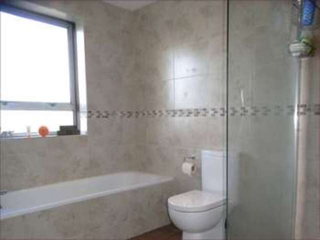  Image of 3 Bedroom Semi-Detached  For Sale at Leeside  Barnet, EN5 2PG