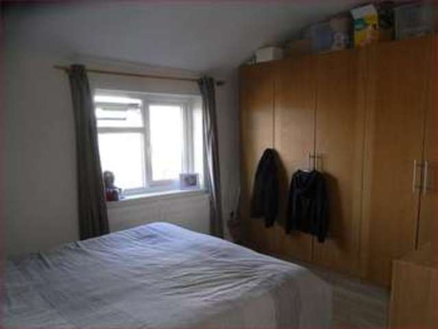  Image of 2 Bedroom Property  For Sale at Lytton Road New Barnet Barnet, EN5 5BY