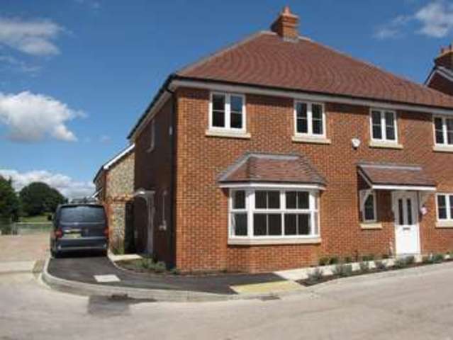  Image of 3 Bedroom Semi-Detached  To Rent at Horndean  Hampshire, PO8 0SZ