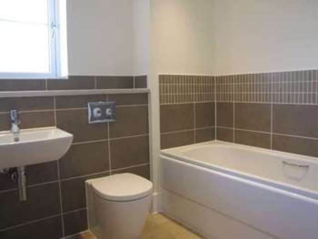  Image of 3 Bedroom Semi-Detached  To Rent at Horndean  Hampshire, PO8 0SZ