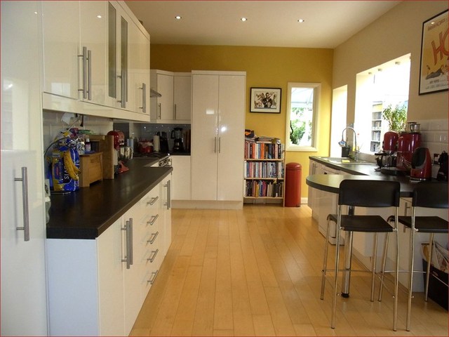  Image of 4 Bedroom Property  For Sale at Margaret Road  NEW BARNET, EN4 9RA