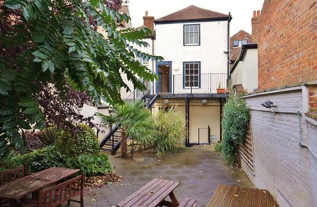  Image of 2 Bedroom Apartment  For Sale at Abingdon, OX14 3HG