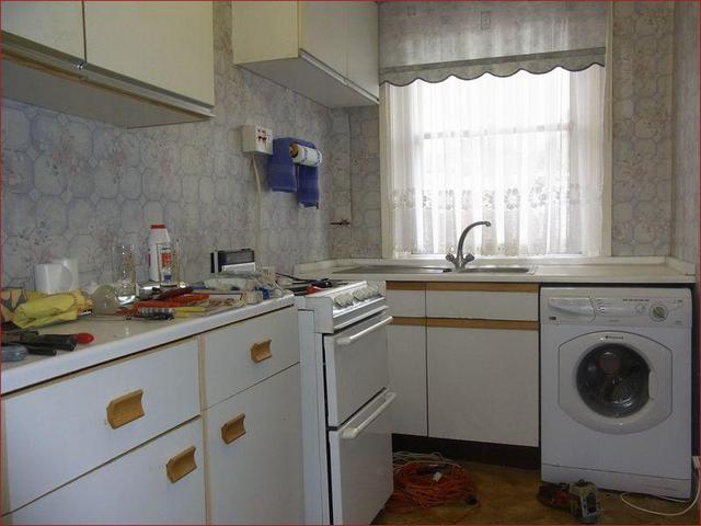  Image of 3 Bedroom Property  For Sale at Mays Lane  BARNET, EN5 2DX