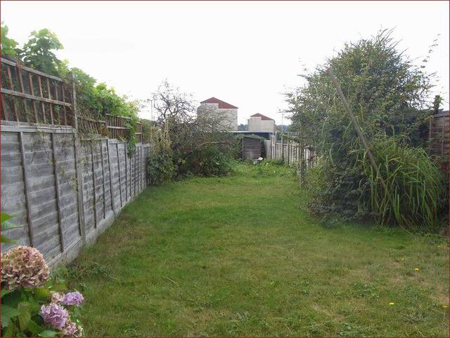  Image of 3 Bedroom Property  For Sale at Mays Lane  BARNET, EN5 2DX