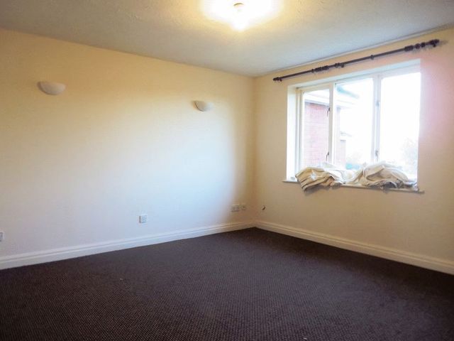  Image of 1 Bedroom Flat  To Rent at Meadow View  Southport, PR8 6PW