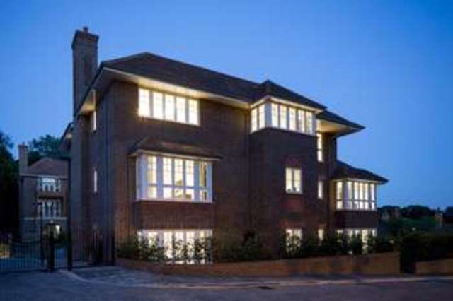  Image of 2 Bedroom Apartment  For Sale at Mill Hill London Mill Hill, NW7 4DR