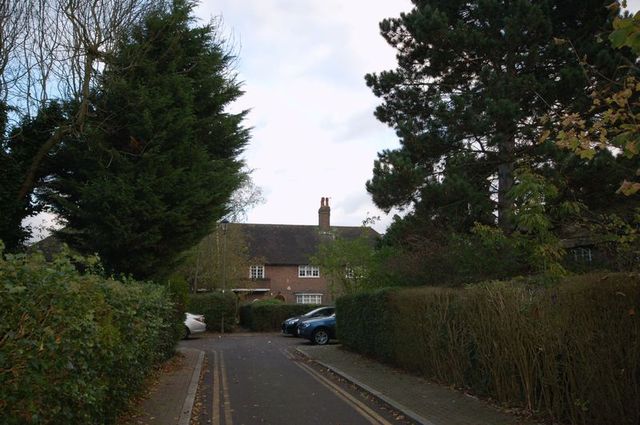  Image of 2 Bedroom Flat  To Rent at Neale Close  Hampstead Garden Suburb, N2 0LF