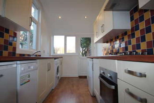  Image of 4 Bedroom Semi-Detached  To Rent at New Malden Surrey, KT3 3HY
