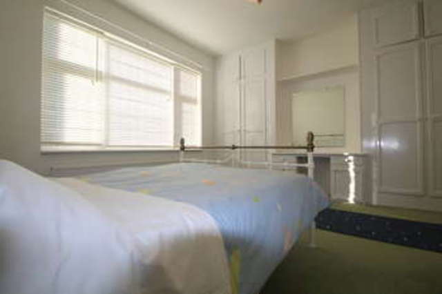  Image of 4 Bedroom Semi-Detached  To Rent at New Malden Surrey, KT3 3HY