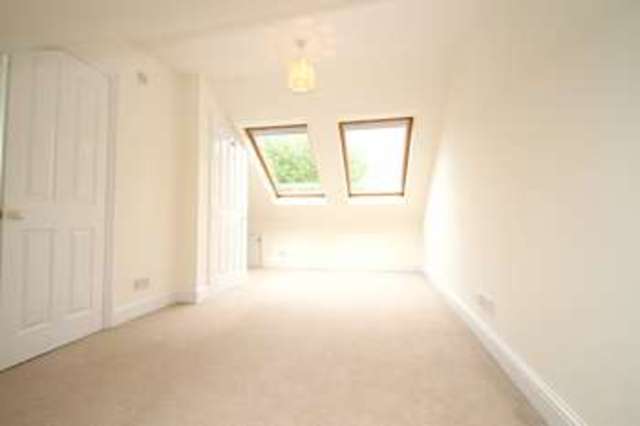  Image of 4 Bedroom Semi-Detached  To Rent at New Malden Surrey, KT3 3HY