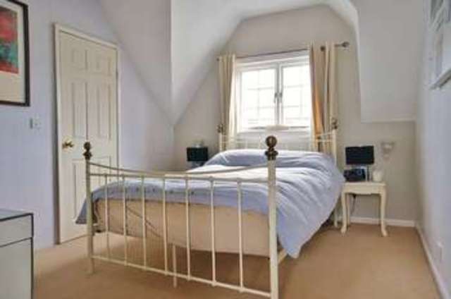  Image of 3 Bedroom Town House  For Sale at Abingdon, OX14 5DL