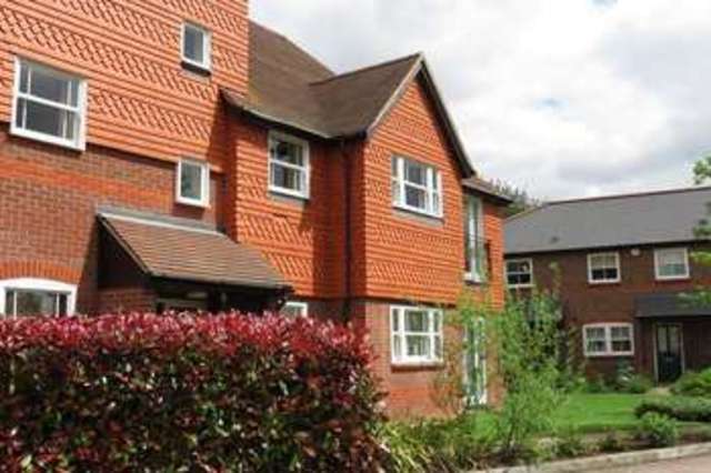  Image of 2 Bedroom Flat  To Rent at Reading Road Pangbourne Reading, RG8 7JG