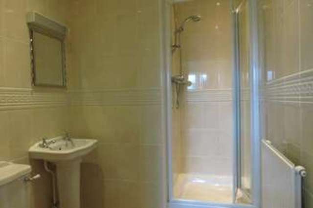  Image of 2 Bedroom Flat  To Rent at Reading Road Pangbourne Reading, RG8 7JG