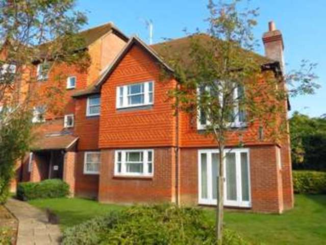  Image of 2 Bedroom Flat  To Rent at Reading Road Pangbourne Reading, RG8 7JG