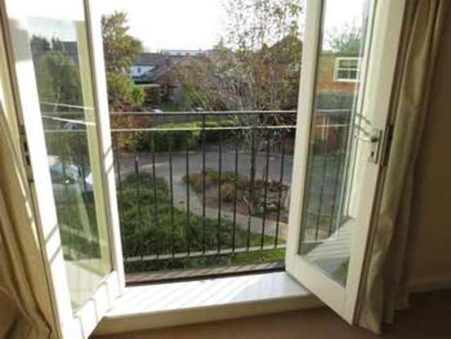  Image of 2 Bedroom Flat  To Rent at Reading Road Pangbourne Reading, RG8 7JG