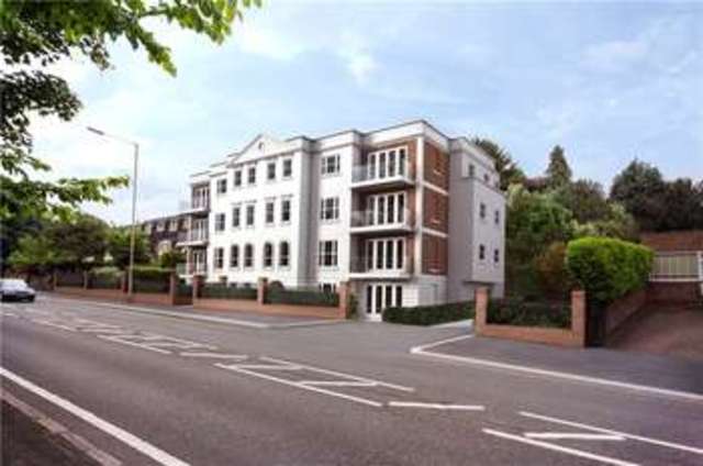  Image of 2 Bedroom Apartment  For Sale at Bushey Hertfordshire Bushey Heath, WD23 1AQ
