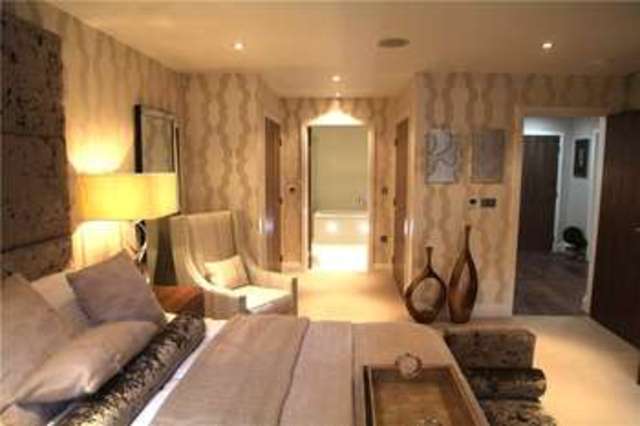  Image of 2 Bedroom Apartment  For Sale at Bushey Hertfordshire Bushey Heath, WD23 1AQ