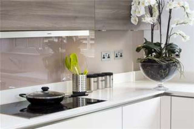  Image of 2 Bedroom Apartment  For Sale at Bushey Hertfordshire Bushey Heath, WD23 1AQ