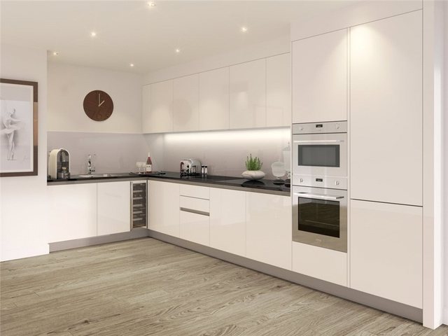  Image of 2 Bedroom Flat  For Sale at London  Totteridge ( Whetstone, N20 9LP