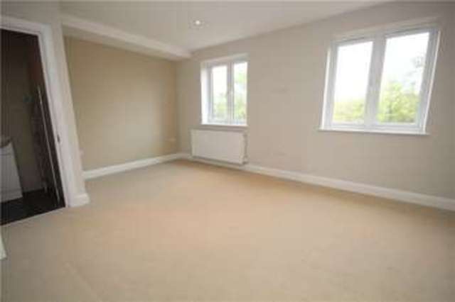  Image of 3 Bedroom Terraced  For Sale at Northolt  Northolt, UB5 5TS