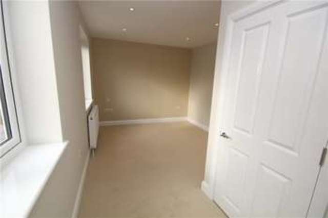  Image of 3 Bedroom Terraced  For Sale at Northolt  Northolt, UB5 5TS