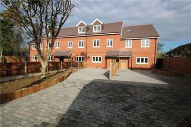  Image of 3 Bedroom Terraced  For Sale at Northolt  Northolt, UB5 5TS