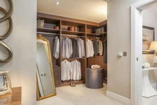  Image of 5 Bedroom Apartment  For Sale at The Common Stanmore Stanmore, HA7 3HT