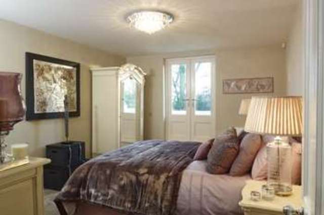  Image of 3 Bedroom Terraced  For Sale at The Common Stanmore Stanmore, HA7 3HT
