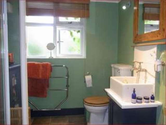  Image of 3 Bedroom Property  For Sale at Puller Road  HIGH BARNET, EN5 4HQ