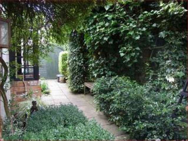  Image of 3 Bedroom Property  For Sale at Puller Road  HIGH BARNET, EN5 4HQ