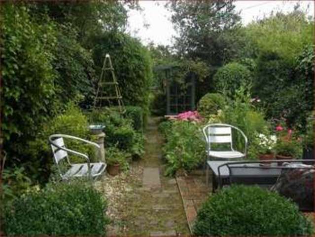  Image of 3 Bedroom Property  For Sale at Puller Road  HIGH BARNET, EN5 4HQ