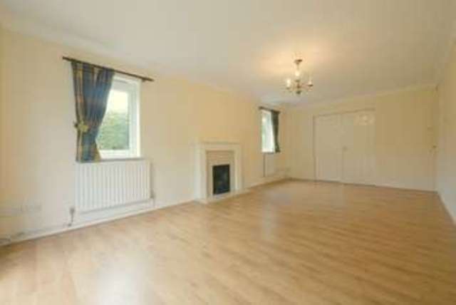  Image of 5 Bedroom Detached  To Rent at 39 New Road  Shillingford, OX10 7ED