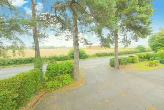  Image of 5 Bedroom Detached  To Rent at 39 New Road  Shillingford, OX10 7ED