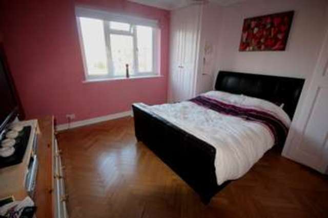  Image of 2 Bedroom Flat  For Sale at Beckenham, BR3 5AE