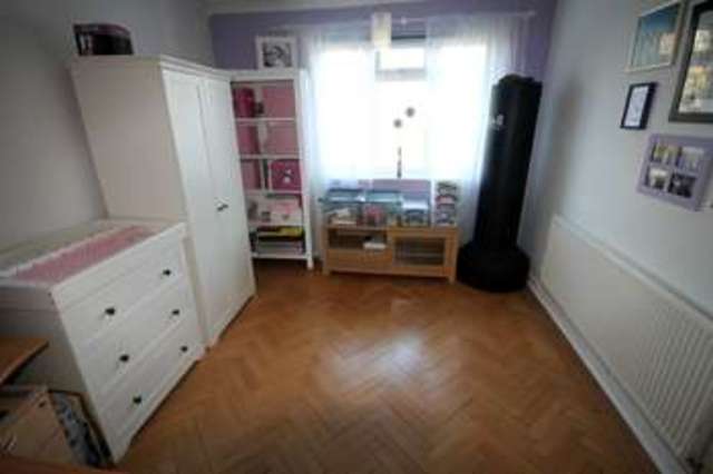  Image of 2 Bedroom Flat  For Sale at Beckenham, BR3 5AE