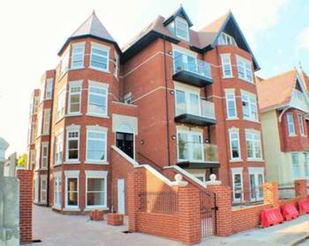  Image of 2 Bedroom Flat  For Sale at Southsea Hampshire, PO4 0RW