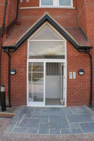  Image of 2 Bedroom Flat  For Sale at Southsea Hampshire, PO4 0RW