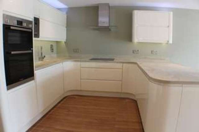  Image of 2 Bedroom Flat  For Sale at Southsea Hampshire, PO4 0RW