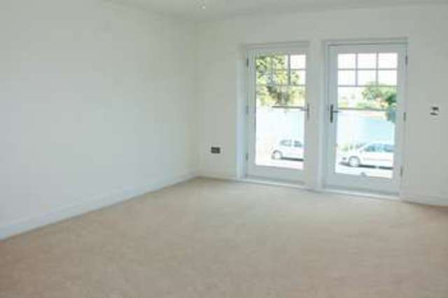  Image of 2 Bedroom Flat  For Sale at Southsea Hampshire, PO4 0RW