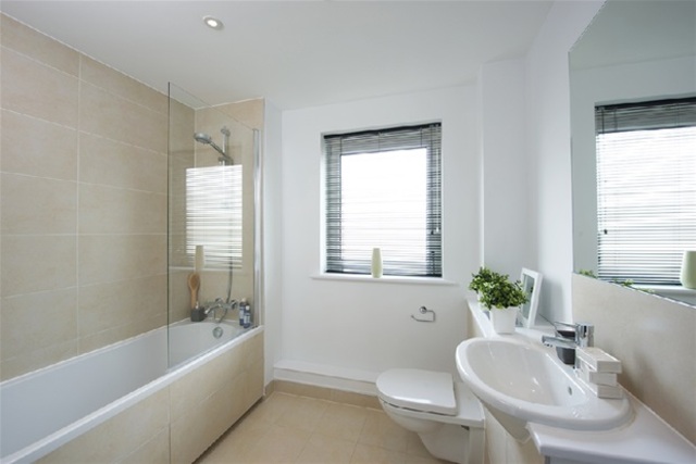  Image of 3 Bedroom Flat  For Sale at Orpington, BR5 3NH