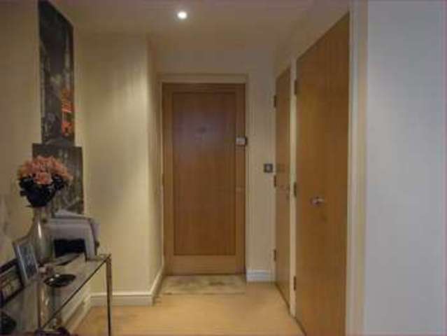  Image of 2 Bedroom Flat  For Sale at Station Road New Barnet Barnet, EN5 1QA