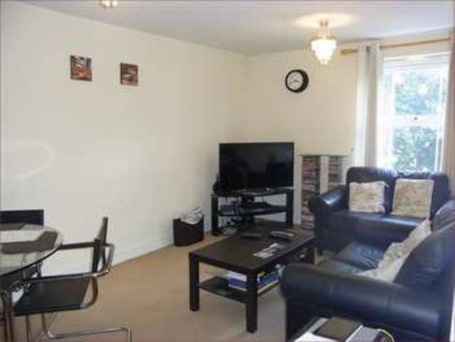  Image of 2 Bedroom Flat  For Sale at Station Road New Barnet Barnet, EN5 1QA