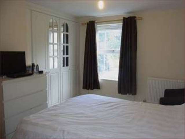  Image of 2 Bedroom Flat  For Sale at Station Road New Barnet Barnet, EN5 1QA