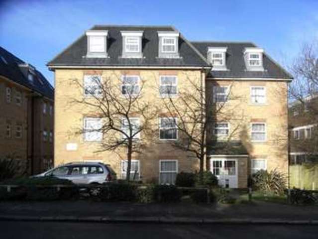  Image of 2 Bedroom Property  For Sale at Station Road New Barnet Barnet, EN5 1QA