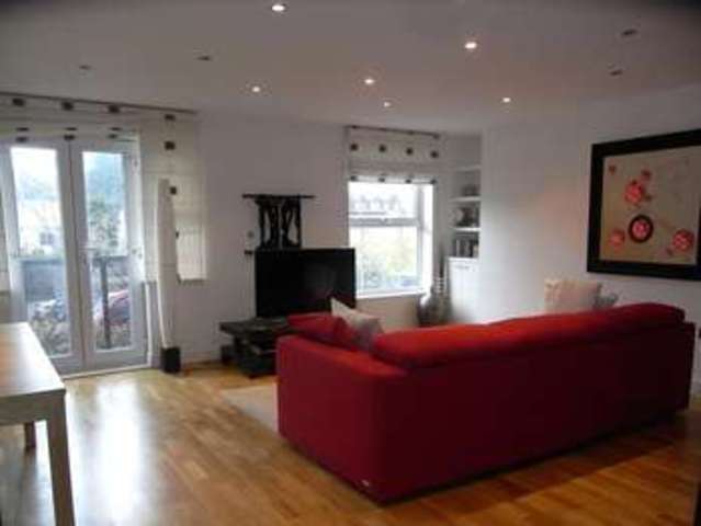  Image of 2 Bedroom Property  For Sale at Station Road New Barnet Barnet, EN5 1QA